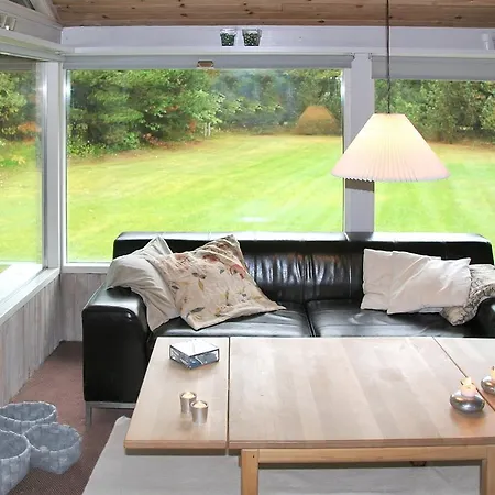 Three-bedroom Holiday In * Hals