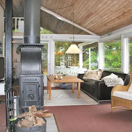 Three-bedroom Holiday In Hals